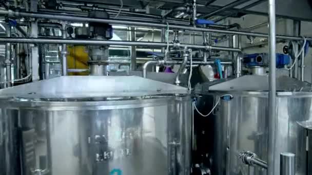Procesul Industrial Fabricare Alimentelor Organice Fabrica Modernă Producție Laptelui Sterilizat — Videoclip de stoc