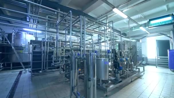 Современная Стальная Конструкция Производства Сыра Производство Молока Современных Технологиях — стоковое видео