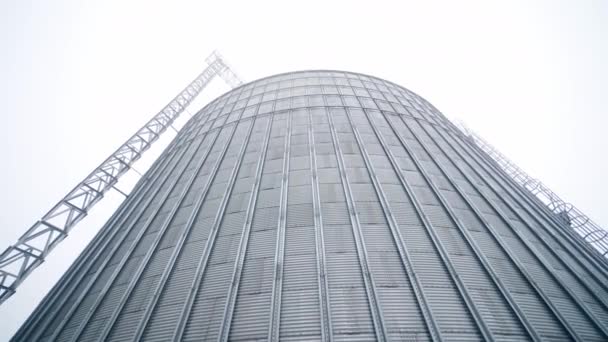 巨大的钢制电梯存储 食品工业农用罐体 — 图库视频影像