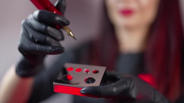 Nahaufnahme Von Beauty Geräten Spezialisierten Händen Professionelle Kosmetiktechnologie — Stockvideo