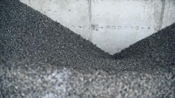 Dunkler Aufzug Heizt Chemische Kohle Volle Lagerung Von Kohle Aufzugslager — Stockvideo