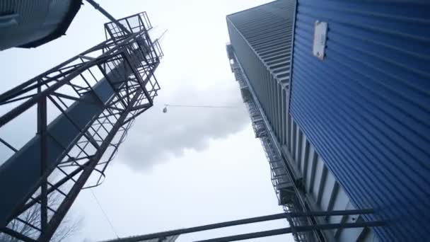 Ogromna Nowoczesna Produkcja Windy Duża Konstrukcja Zewnętrzna Fabryki — Wideo stockowe