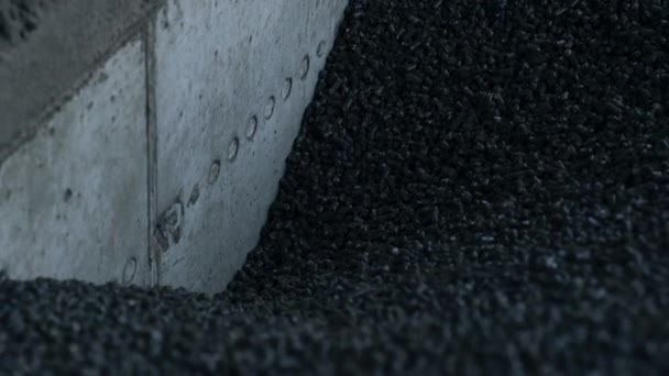 Plné Skladování Uhlí Výtahové Komoře Tmavý Výtah Vytápění Chemické Uhlí — Stock video