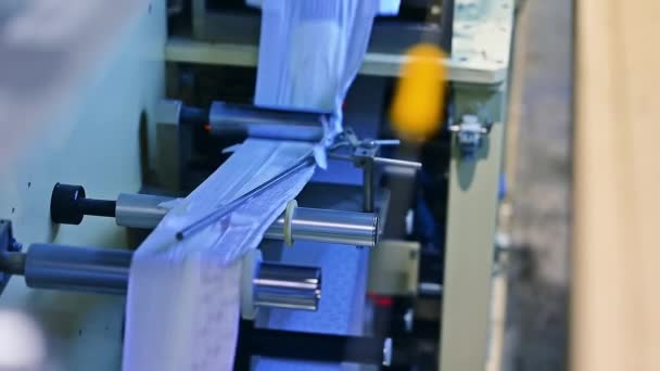 Gran Rollo Celulosa Produciendo Pañales Fábrica Industrial Fabricación Mimos — Vídeo de stock