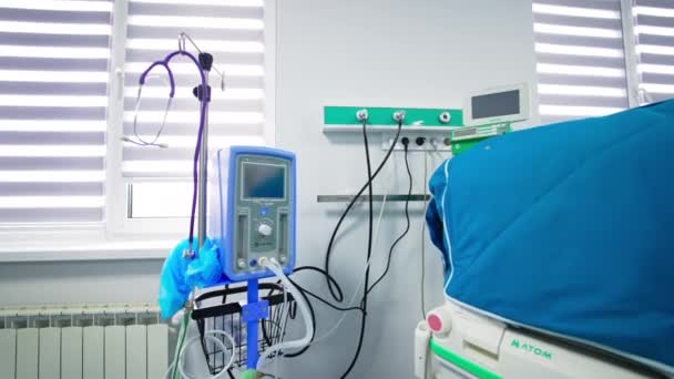 Moderne Apparatuur Voor Reanimatie Van Pasgeboren Baby Grote Witte Afdeling — Stockvideo