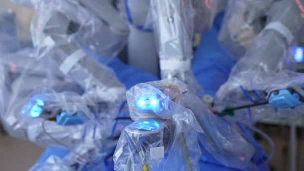 Equipamento Alta Precisão Realizando Operação Teatro Cirurgia Moderna Braços Robóticos — Vídeo de Stock