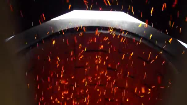 Schnell Leuchtende Funkeln Fliegen Von Ihrer Quelle Hell Lodernde Partikel — Stockvideo