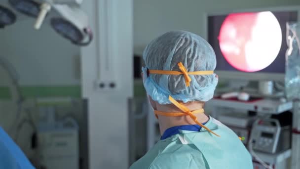 Parte Superior Cirurgião Masculino Boné Máscara Óculos Doutor Vira Cabeça — Vídeo de Stock