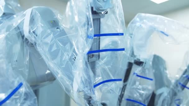 Vinci Equipamento Robótico Moderna Sala Cirurgia Hospitalar Braços Robóticos Cobertos — Vídeo de Stock