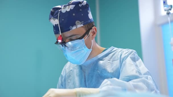 마스크 의사의 수술을 외과의의 초상화 — 비디오