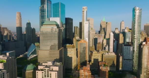 Різноманітні Будівлі Хмарочоси Нижнього Манхеттенського Фінансового Району Сонячному Світлі Архітектура — стокове відео