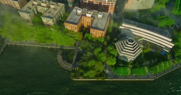 Nova Iorque Blocos Apartamentos Arranha Céus Voando Sobre Parques Verdes — Vídeo de Stock
