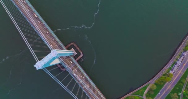 Whitestone Bridge New York Powerful Construction East River Aerial Perspective — Stock Video