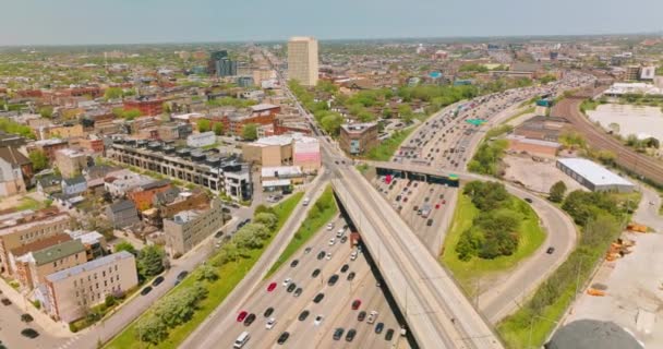 Breite Mehrspurige Straßen Mit Zahlreichen Autos Autos Fahren Beide Richtungen — Stockvideo