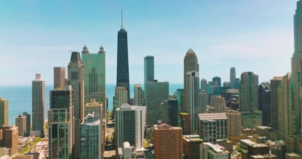 Modern Chicago Şehrinin Inanılmaz Mimarisi Illinois Abd Gökdelenlerin Mavi Arkaplana — Stok video