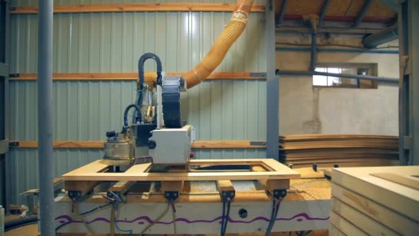 Завод Производству Деревянных Дверей Сложное Оборудование Перемещающееся Над Дверью Сделать — стоковое видео