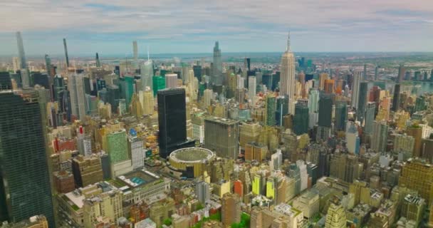 Плотно Построенная Панорама Города Нью Йорка Дневное Время Выдающийся Мегаполис — стоковое видео
