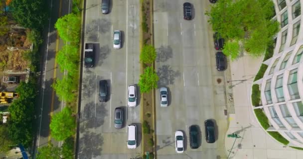 Ευρύς Δρόμος Πολλές Λωρίδες Κυκλοφορίας Πολλά Αυτοκίνητα Οδήγηση Αυτό Στιγμιότυπο — Αρχείο Βίντεο