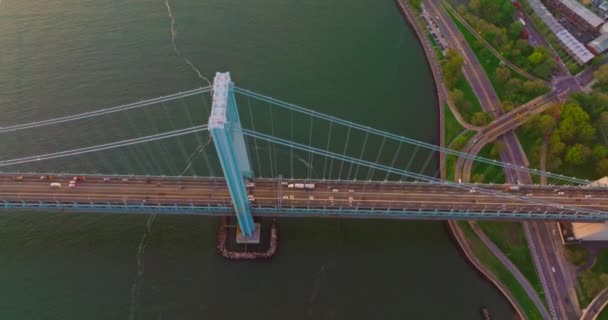 Ponte Bronx Whitestone Sobre East River Voando Alto Acima Construção — Vídeo de Stock
