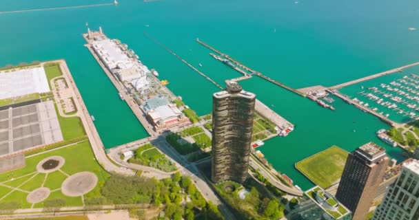 Amazing Waterfront Docks Lake Michigan Beautiful Skyscrapers Backdrop Sea Green — Stock Video