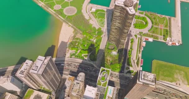 Chicago Şehrinin Yeşil Bölgeleri Gökdelenleri Bir Sürü Araba Geçen Yoğun — Stok video