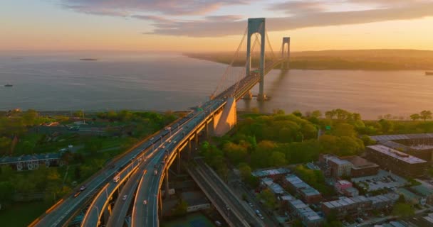 Δρόμοι Οδηγούν Στη Μεγάλη Όμορφη Γέφυρα Εκπληκτική Θέα Του Bronx — Αρχείο Βίντεο