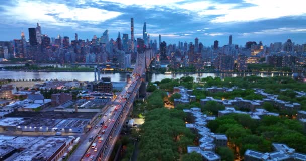 Most Ulici Přes East River New Yorku Krásná Scenérie Večerní — Stock video
