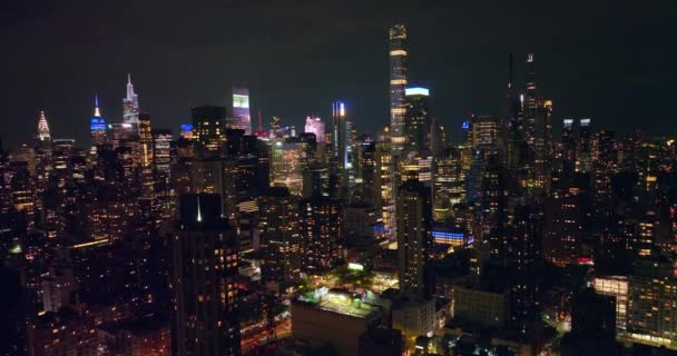 Fascynująca Panorama Nowego Jorku Nocy Spokojne Wspaniałe Drapacze Chmur Górujące — Wideo stockowe