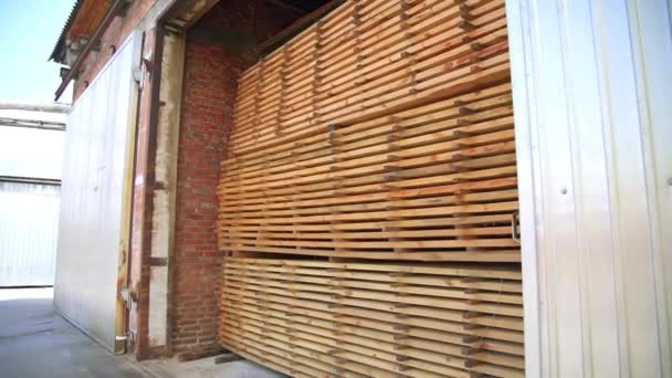 Pile Briques Bois Stockées Dans Entrepôt Matériaux Préparés Pour Fabrication — Video