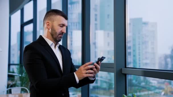 Confident Businessman Answers Phone Man Suit Has Short Phone Conversation — Stock Video