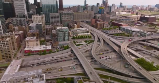 Forgalmas Metropolisz Élénk Forgalma Autópályák Keresztutak Chicago Belvárosában Felülnézet — Stock videók
