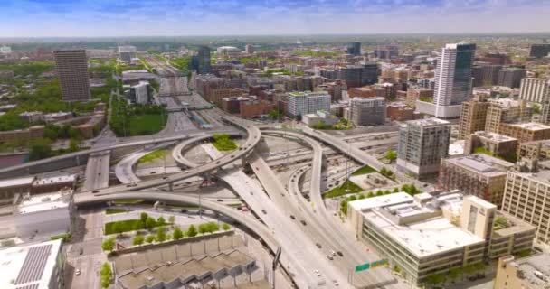 교차로와 고속도로 시카고의 고속도로 교차로 화창한 메트로폴리스의 — 비디오