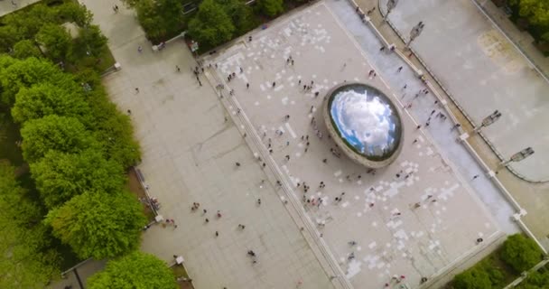 Chicago Bean Middle Square Surrounded Greenery Sky Skyscrapers Reflecting Cloud — Stock Video