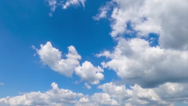 Krásné Modré Obloze Mění Lehké Bavlněné Mraky Rychle Pohybující Mračna — Stock video