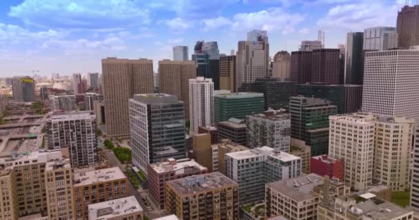 Chicago Panoramatický Výhled Slunné Poledne Působivé Budovy Tyčící Nad Složitými — Stock video