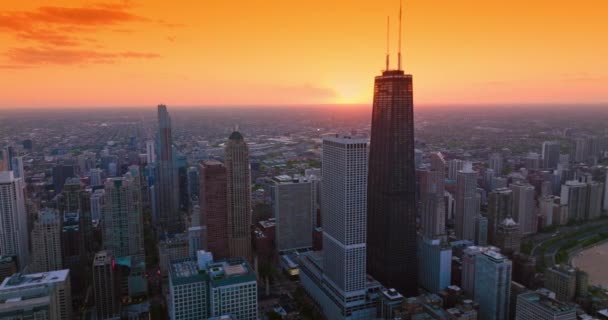 Великолепный Пейзаж Огромного Чикаго Закате Солнца Метрополис Силуэт Фоне Оранжевого — стоковое видео