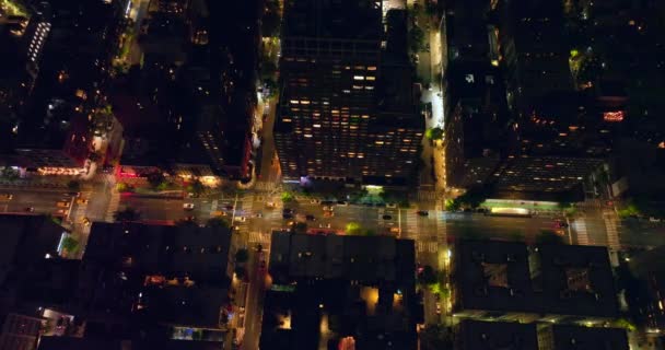 Carros Cruzando Inúmeras Encruzilhadas Belas Ruas Bem Iluminadas Nova Iorque — Vídeo de Stock