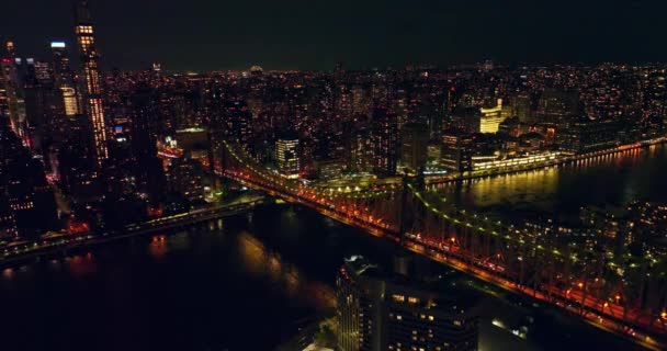 Beau Pont Queensboro Dans Les Lumières Nuit Des Centaines Voitures — Video