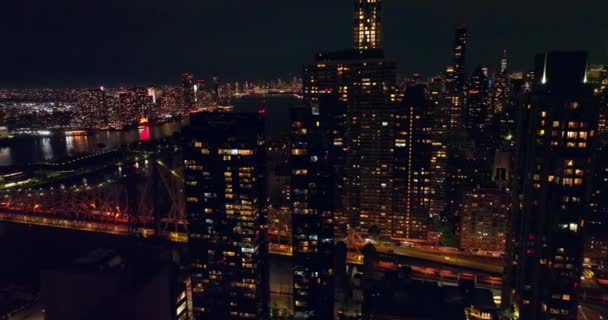 Light Windows Buildings New York Bridge Dark River Metropolis Skyline — Stock Video