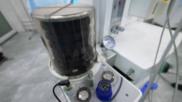 Černá Pumpa Pohybuje Nahoru Dolů Přístroji Vybavení Pro Plicní Ventilaci — Stock video