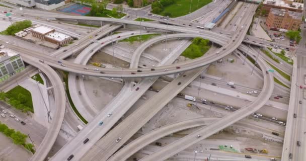 Cars Running Complicated System Roads Chicago Illinois Drone Descending Roundabouts — Stock Video