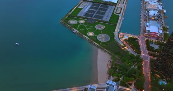 Schöne Grünflächen Und Freizeitpark Ufer Des Michigansees Fantastisches Türkisfarbenes Wasser — Stockvideo