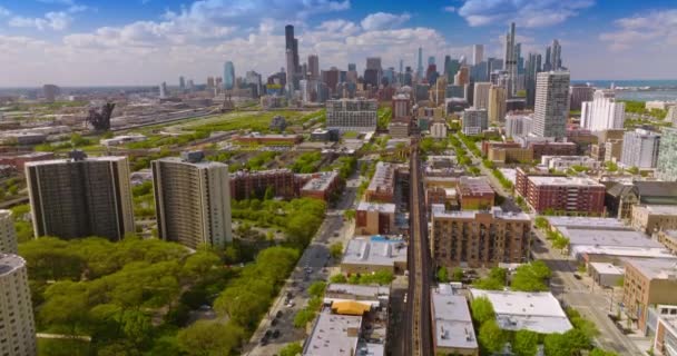 Panorama Soleado Hermosos Barrios Verdes Chicago Illinois Magníficos Rascacielos Fondo — Vídeo de stock