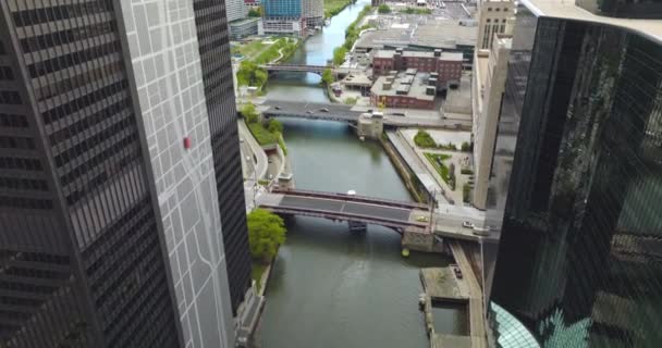 Quick Cars Moving Bridges Chicago River Big Boat Sailing River — Stock Video