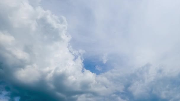 Nubes Cúmulos Grises Transformándose Atmósfera Nubes Pesadas Desaparecen Nubes Ligeras — Vídeos de Stock