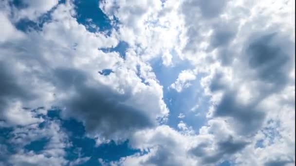 Nori Minunați Adună Cer Transformarea Peisajului Ziua Însorită Vară Cerul — Videoclip de stoc