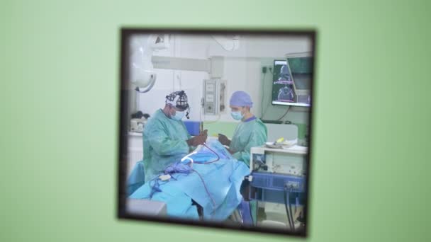 Dos Doctores Realizando Operación Otorrinolaringología Hospital Moderno Filmación Través Una — Vídeo de stock