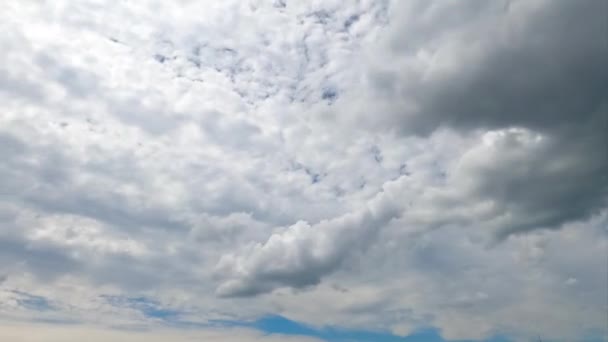 Peisaj Noros Care Acoperă Cerul Soarele Vară Nori Care Răspândesc — Videoclip de stoc