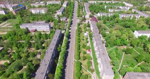 Estrada Reta Atravessando Cidade Provincial Usual Imagens Drones Sobre Bairro — Vídeo de Stock