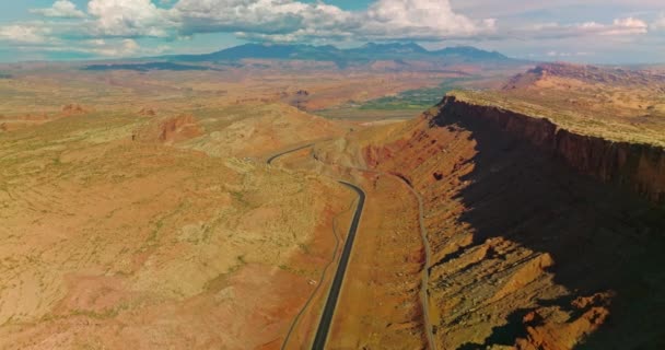 令人惊叹的美国国家公园景观 美丽的积云堆积在美丽的岩石峡谷之上 — 图库视频影像